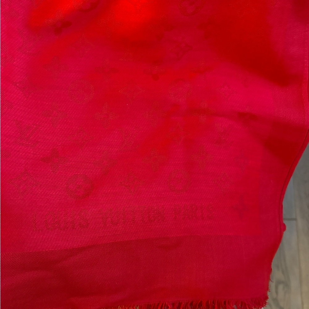 Elegant LV Scarf with dust bag🧣